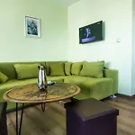 за гости делукс *